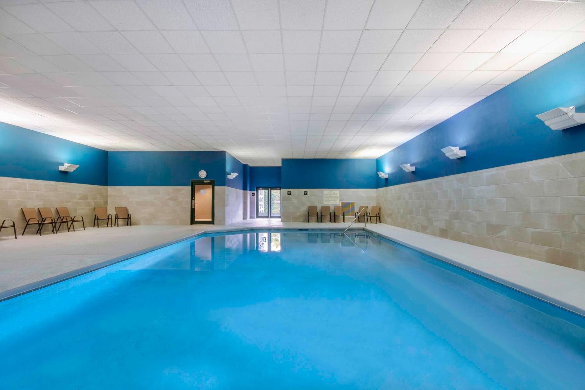 Hampton Inn East Aurora Eksteriør bilde