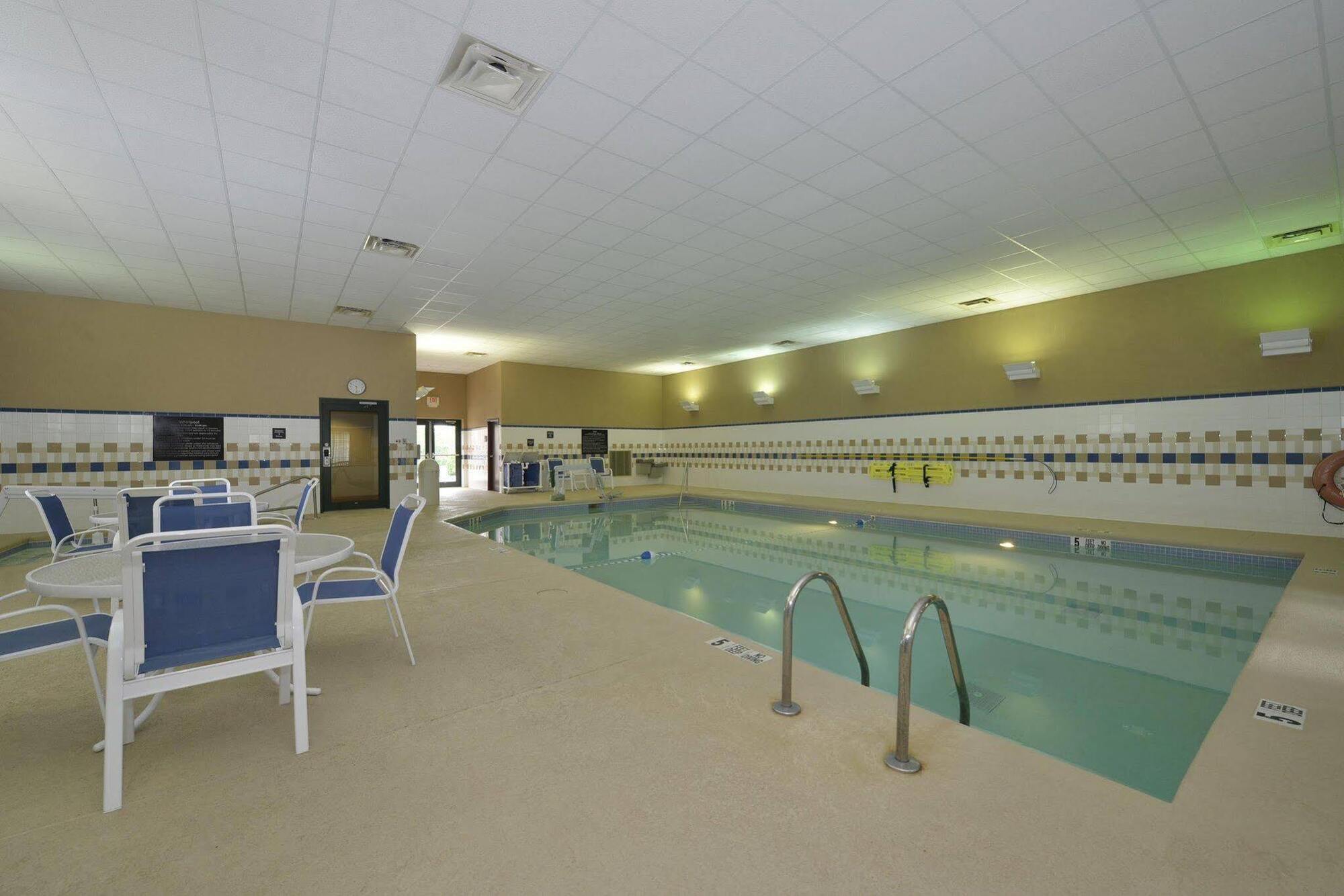 Hampton Inn East Aurora Eksteriør bilde